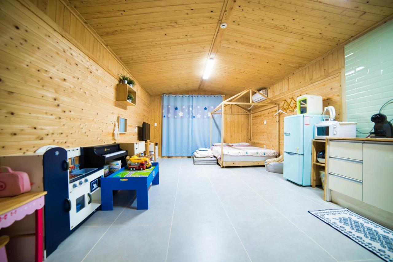 Jeju Sunflower Pension Сеогвипо Екстериор снимка