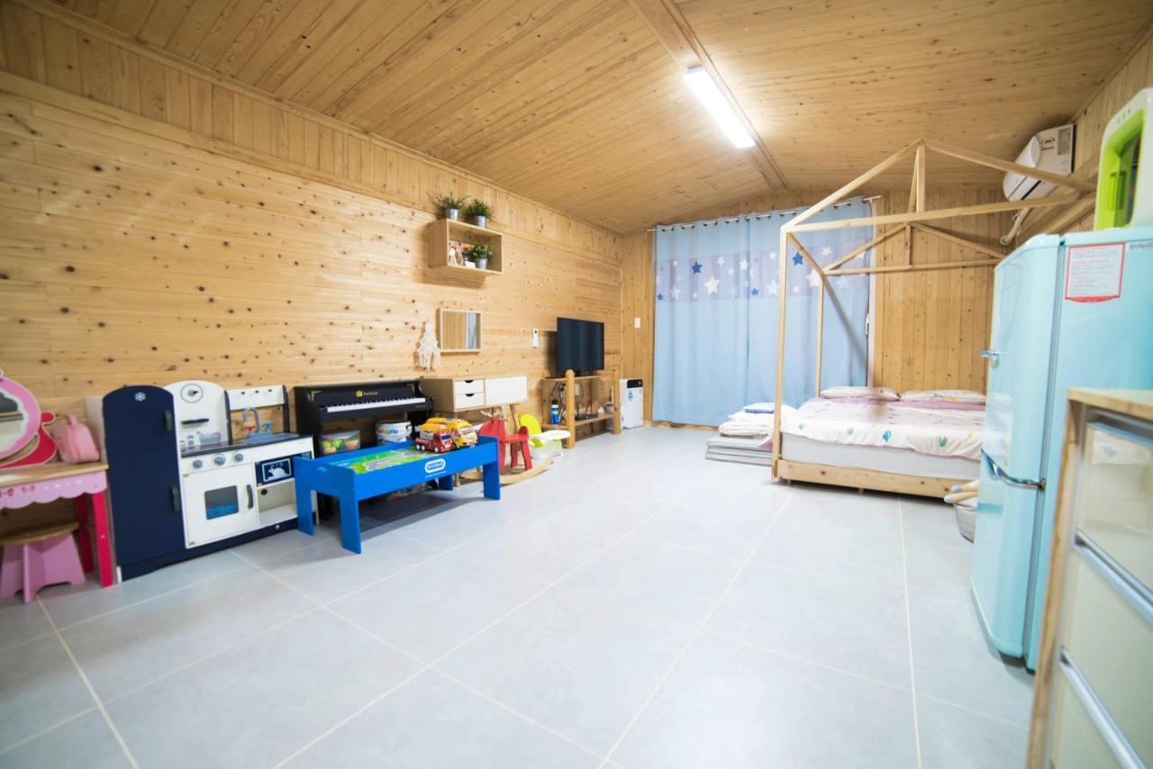 Jeju Sunflower Pension Сеогвипо Екстериор снимка