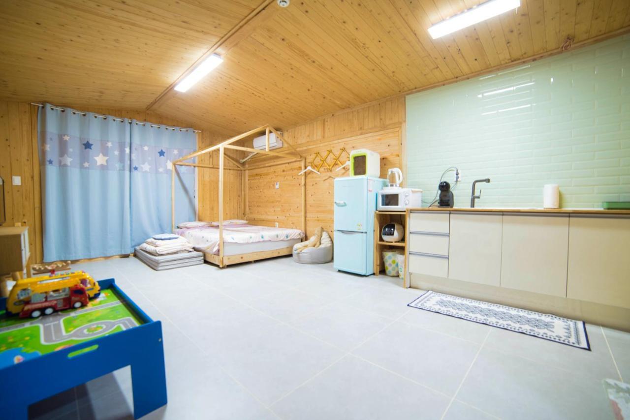 Jeju Sunflower Pension Сеогвипо Екстериор снимка
