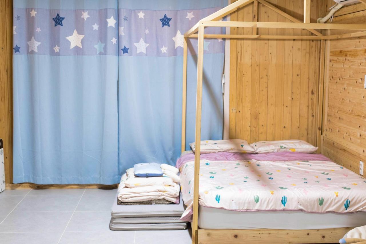 Jeju Sunflower Pension Сеогвипо Екстериор снимка