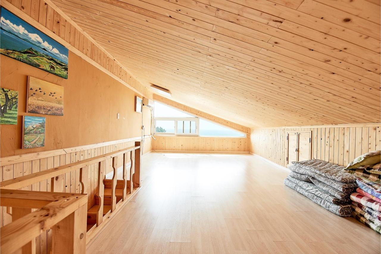 Jeju Sunflower Pension Сеогвипо Екстериор снимка