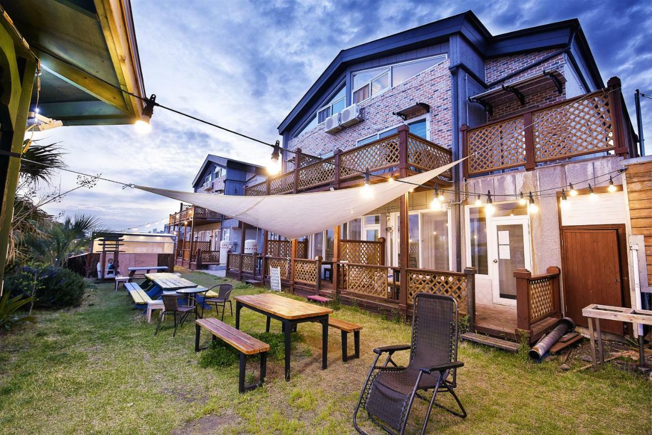 Jeju Sunflower Pension Сеогвипо Екстериор снимка