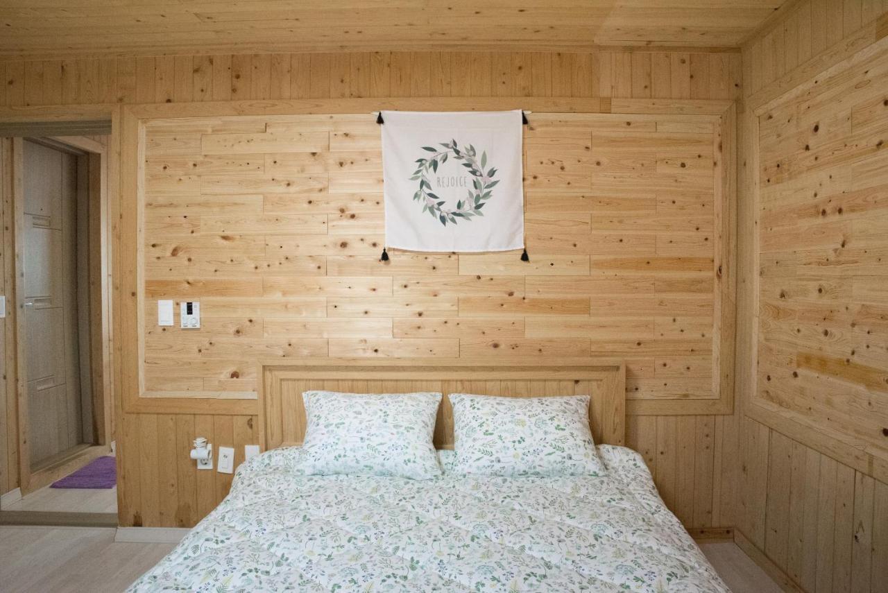 Jeju Sunflower Pension Сеогвипо Екстериор снимка