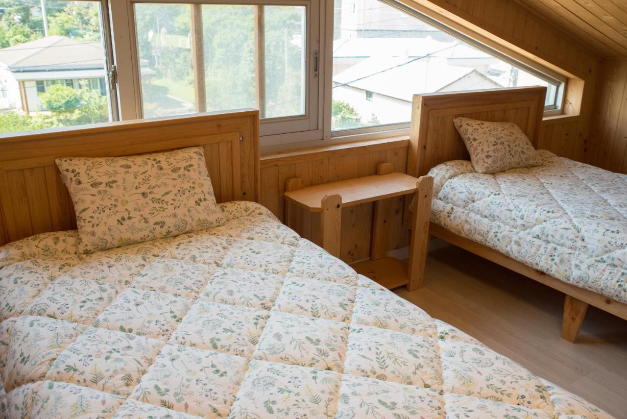 Jeju Sunflower Pension Сеогвипо Екстериор снимка