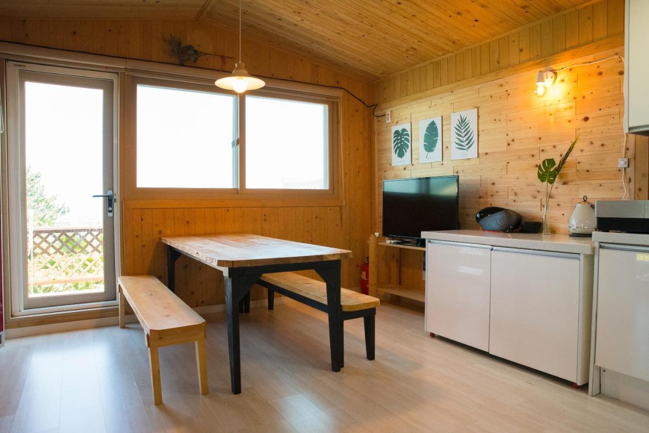 Jeju Sunflower Pension Сеогвипо Екстериор снимка